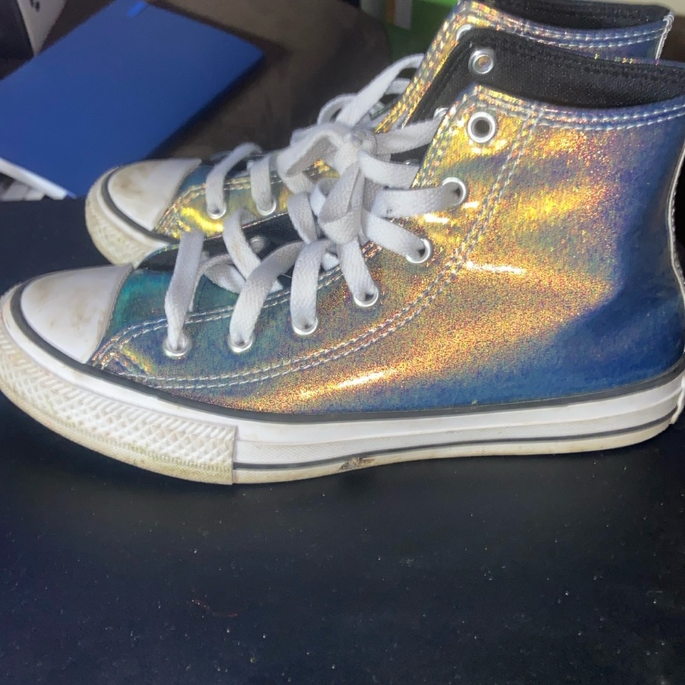 Very cute Metallic Converse